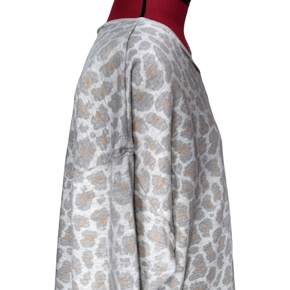 Colsie Leopard Cheetah Print Grey Cropped Oversized Loungewear Sweatshirt Large - Picture 8 of 11